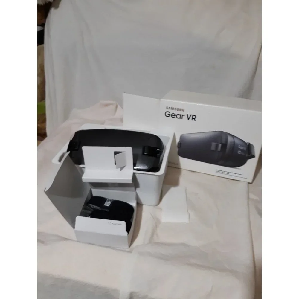 Samsung Gear VR still wrapped in pkg